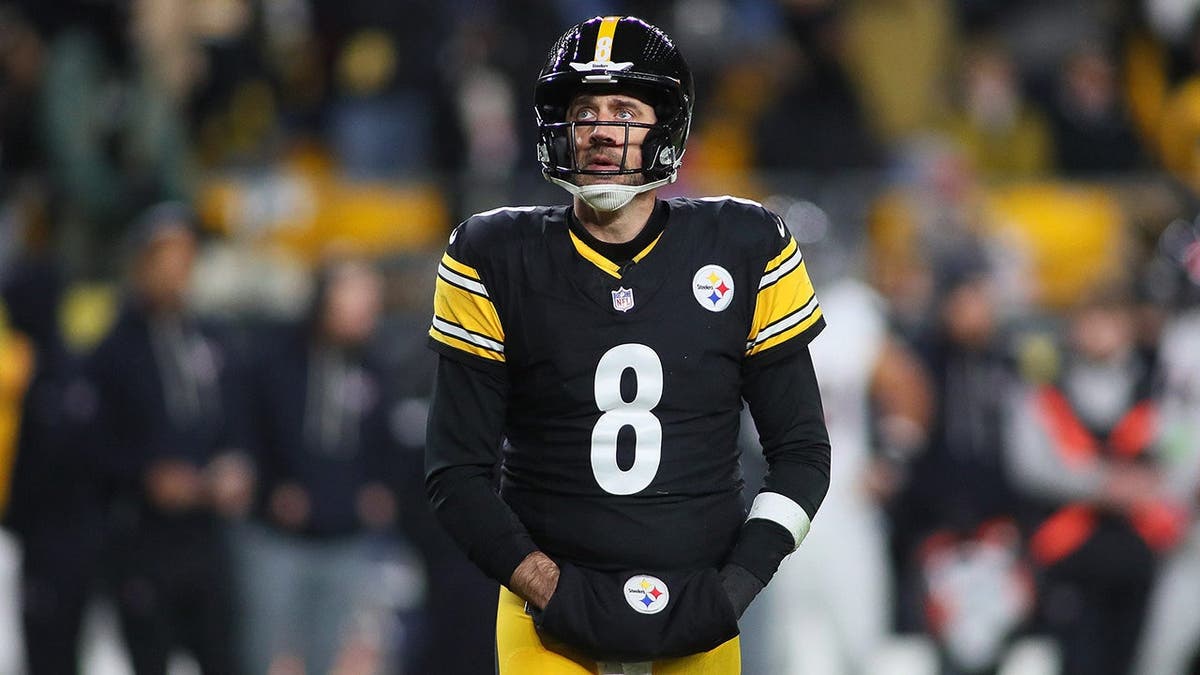 Pittsburgh Steelers quarterback Aaron Rodgers looking on after being sacked during a football game.