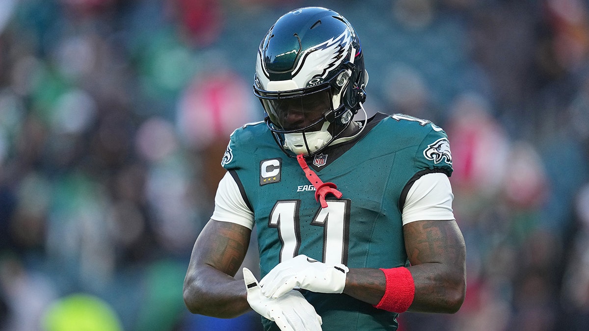 A.J. Brown warming up on the field at Lincoln Financial Field in Philadelphia