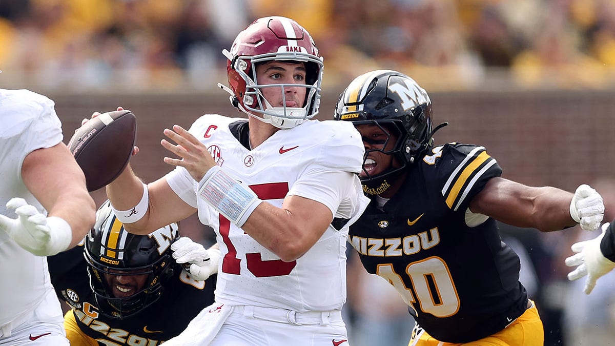 Quarterback Ty Simpson of Alabama Crimson Tide passing football during game