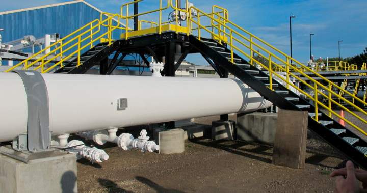 Trump signs several pipeline permits to facilitate Canada-U.S. oil transport Trump signs several pipeline permits to facilitate Canada-U.S. oil transport