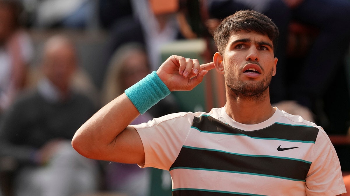 Carlos Alcaraz reacting after winning third set at French Open final in Paris