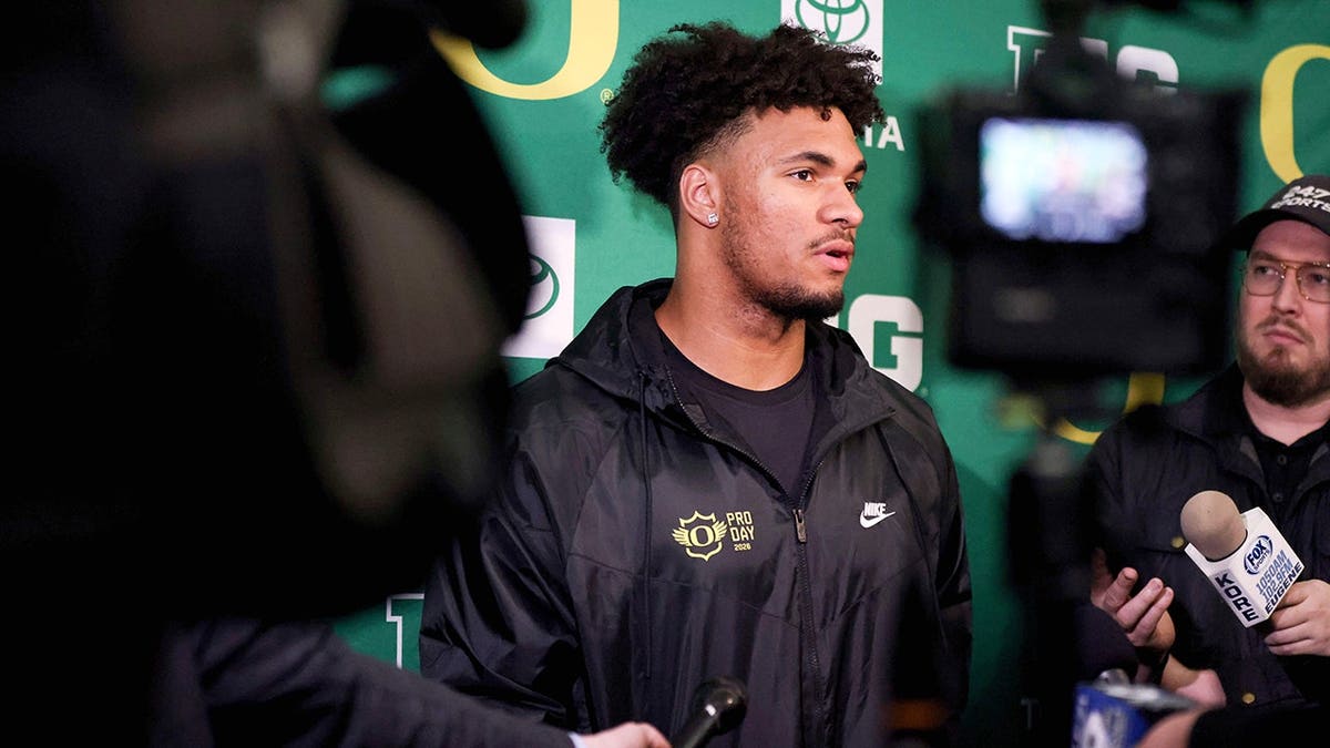Oregon tight end Kenyon Sadiq talking to the press at NFL Pro Day