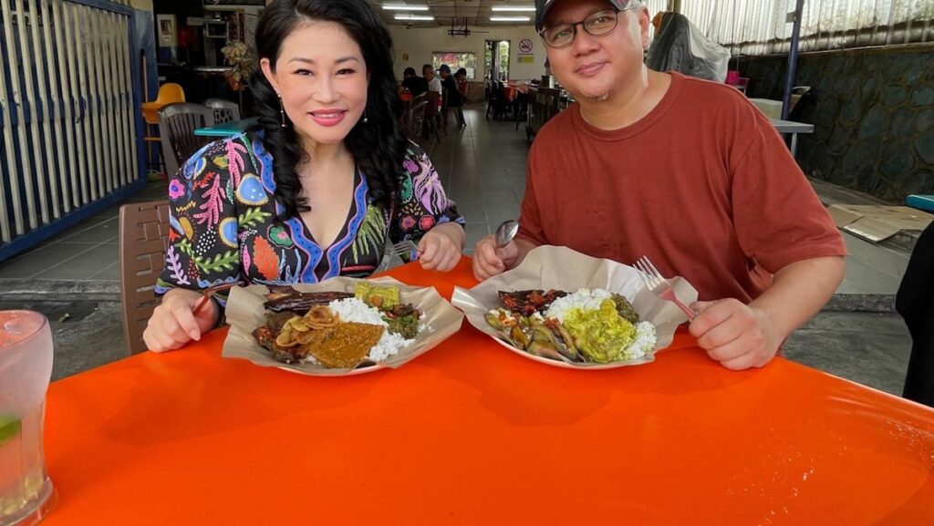 JB food guide: Fire station nasi padang and cafe alley curry chicken in Johor Bahru