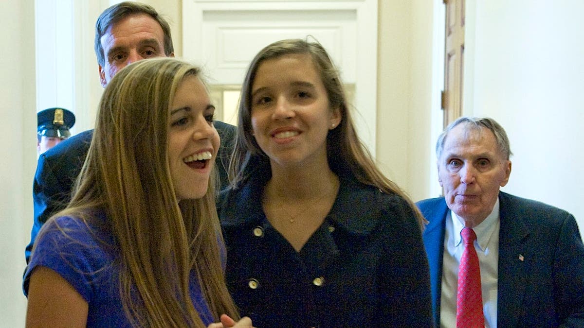 Mark Warner walking with daughters Madison and Eliza in the U.S. Capitol