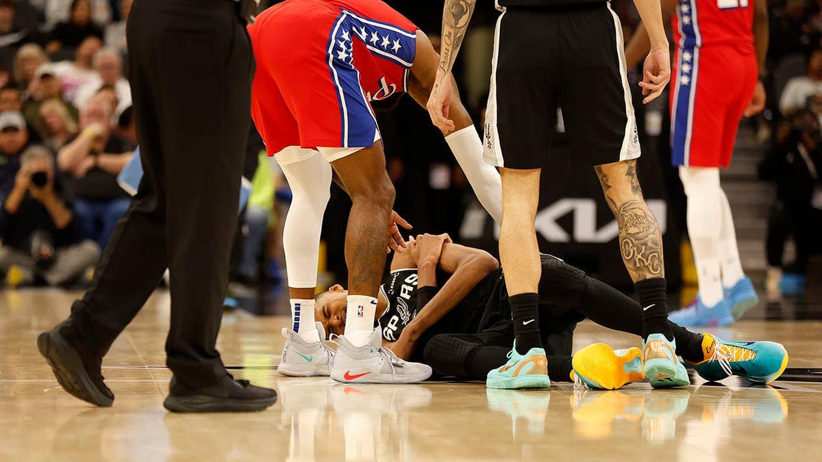 Paul George reaching out to injured Victor Wembanyama on basketball court