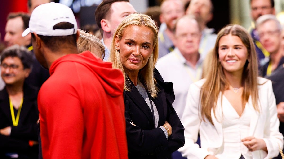 Vanessa Trump and daughter Kai Trump talking with Tiger Woods at golf course
