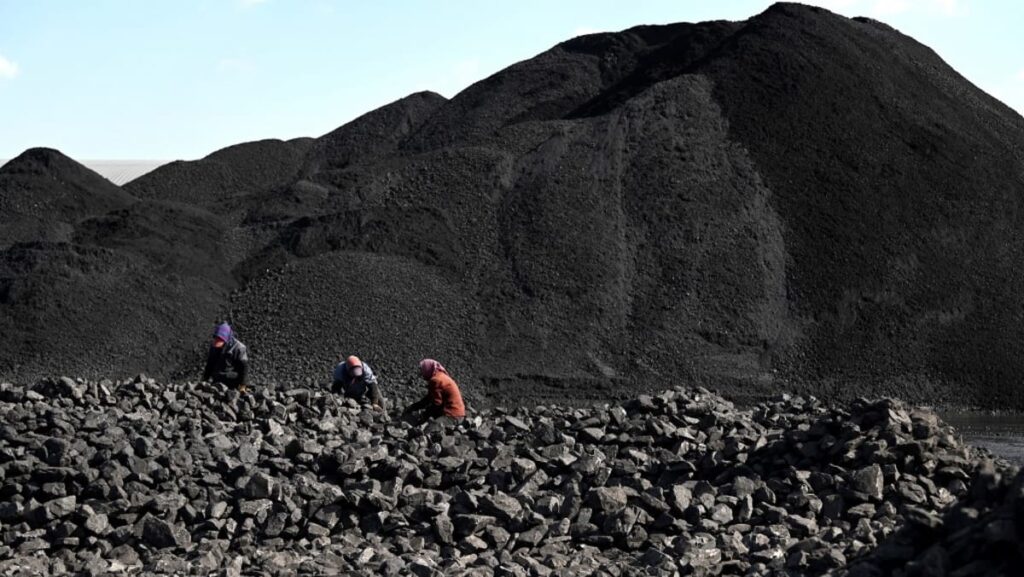 Four dead, 90 trapped in China coal mine accident Four dead, 90 trapped in China coal mine accident