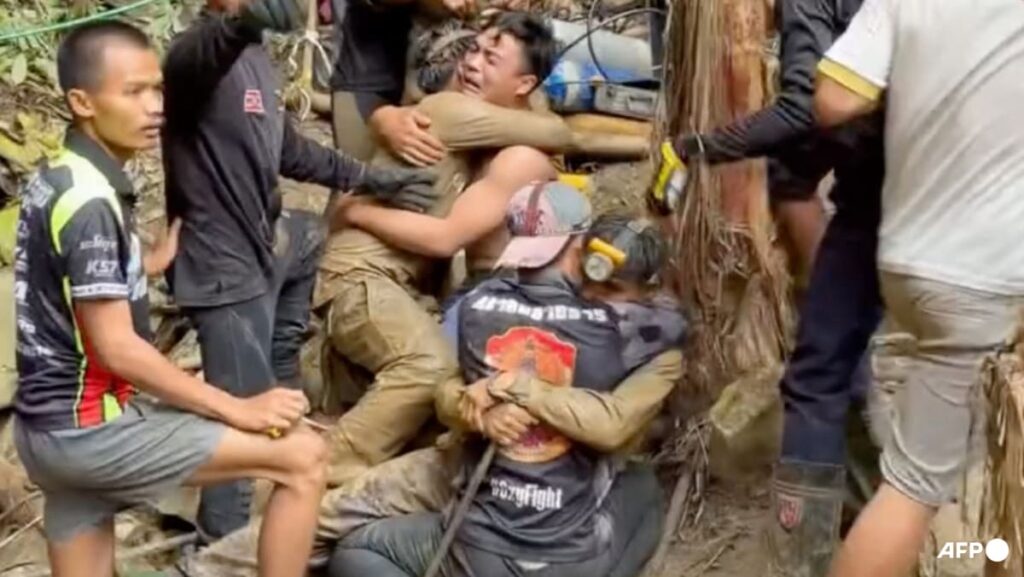 Survivors advise rescuers in search for last two stuck in Laos cave Survivors advise rescuers in search for last two stuck in Laos cave