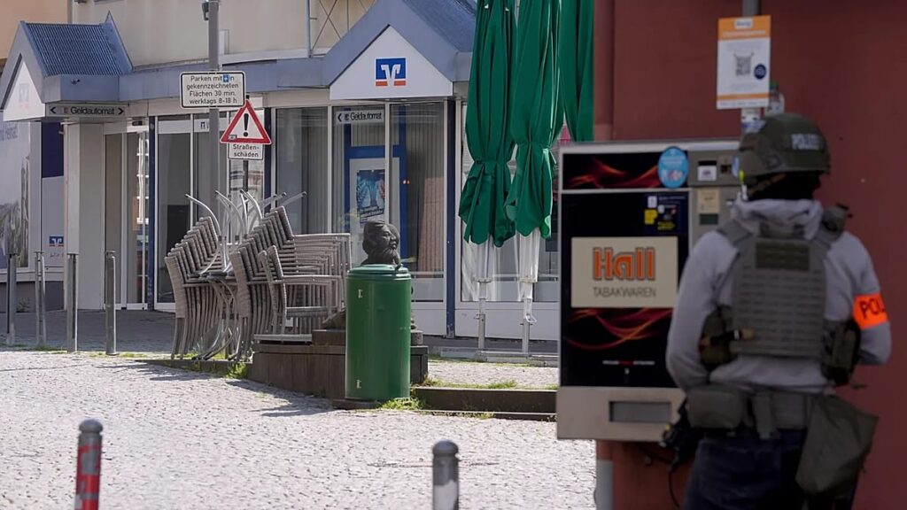 Hostages taken in bank robbery in western Germany, police say Hostages taken in bank robbery in western Germany, police say