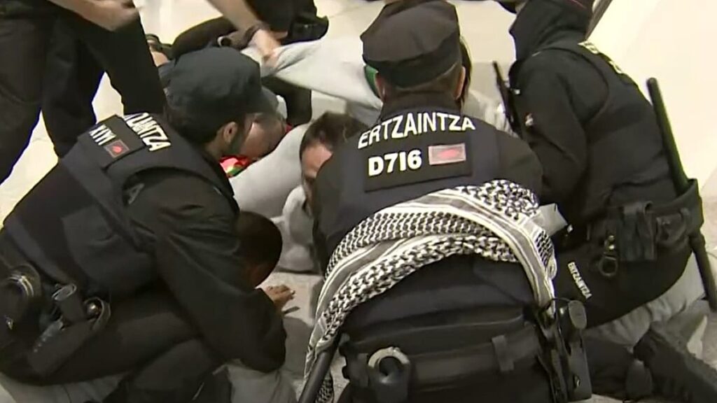 Tensions in Bilbao over arrival of Gaza flotilla activists Tensions in Bilbao over arrival of Gaza flotilla activists