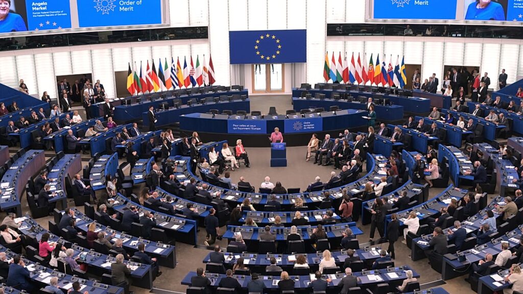 Fact-check: ‘Claqueurs’ not paid to back Merkel at European Parliament Fact-check: ‘Claqueurs’ not paid to back Merkel at European Parliament