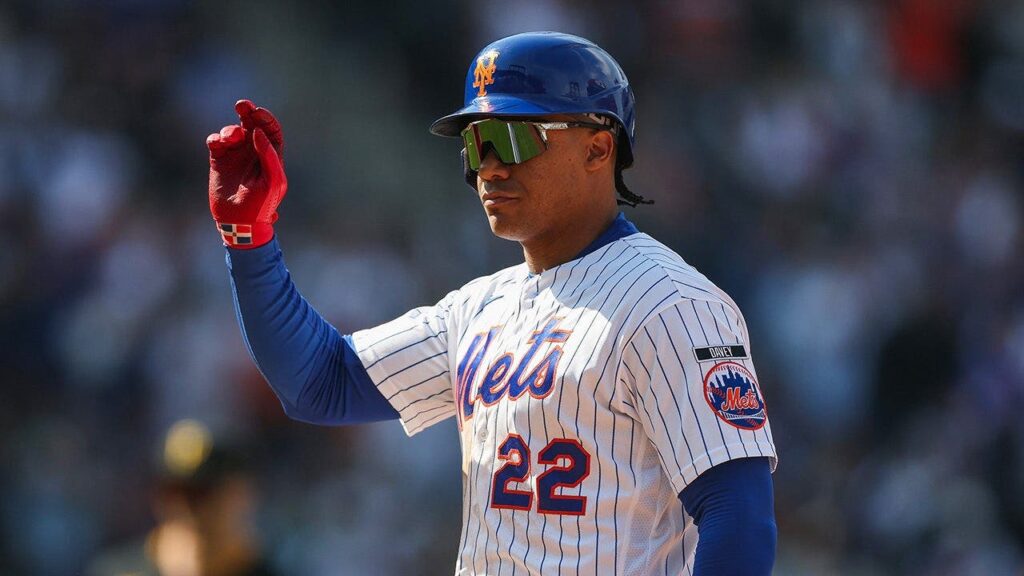 Mets’ Carlos Mendoza lets another controversial call stand after saying team missed challenge in Saturday loss