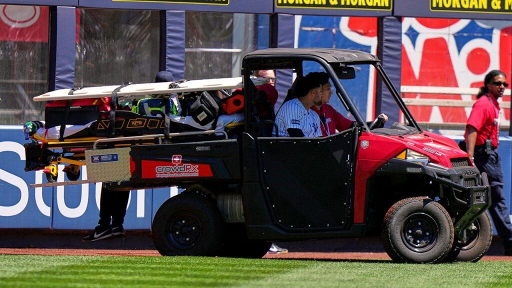 Yankees’ Jasson Dominguez carted off field in tears after crashing into outfield wall after stunning catch Yankees’ Jasson Dominguez carted off field in tears after crashing into outfield wall after stunning catch