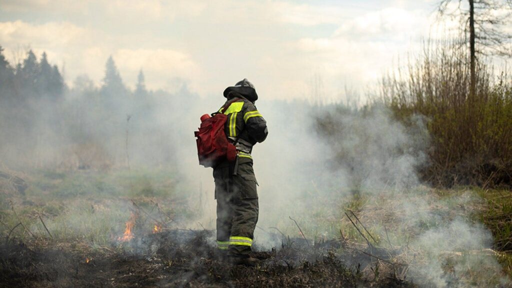 America’s firefighter shortage hits crisis level as emergency calls triple, putting lives at risk America’s firefighter shortage hits crisis level as emergency calls triple, putting lives at risk