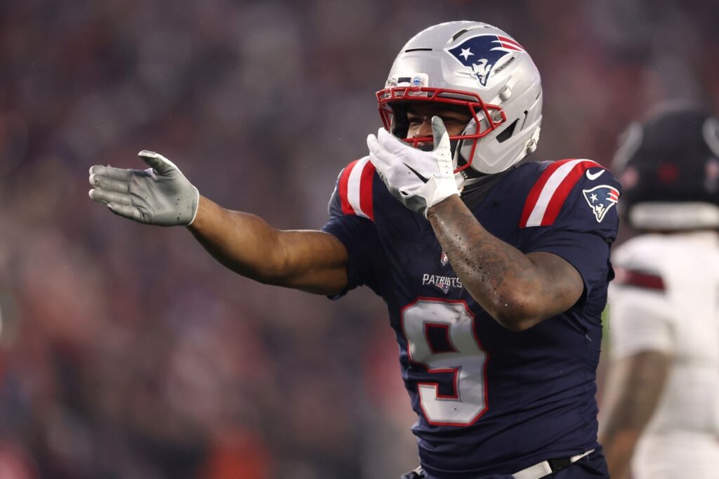 Patriots WR Isn’t Showing Up to Voluntary OTAs Amid AJ Brown Trade Rumors