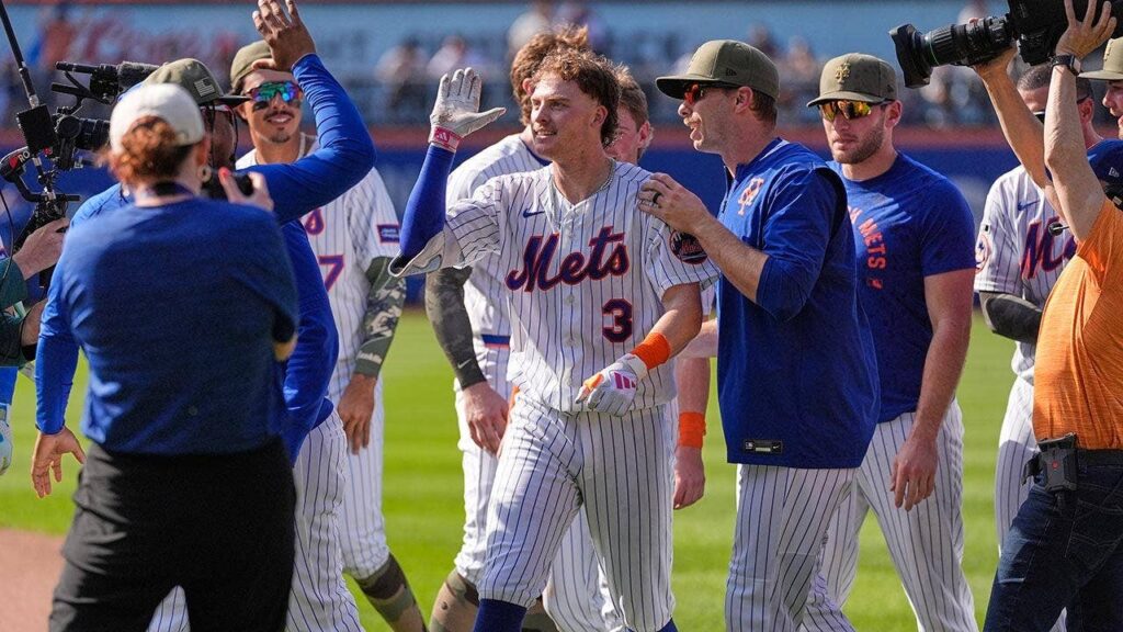Yankees infielders collide, allowing Mets to score game-winning run in dramatic comeback