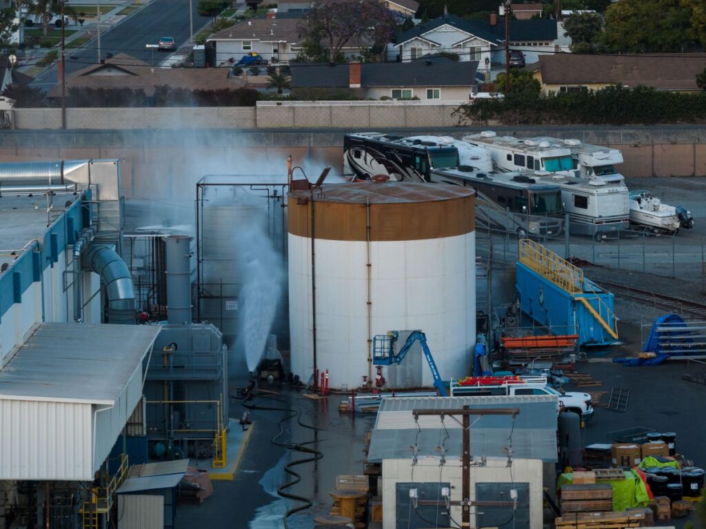 Firefighters Discover Crack in California Chemical Tank That Could Change Approach Firefighters Discover Crack in California Chemical Tank That Could Change Approach
