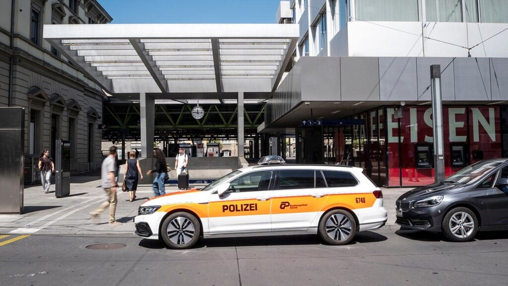 Three wounded in Swiss train station ‘bladed weapon’ attack, phrase ‘Allahu Akbar’ allegedly shouted Three wounded in Swiss train station ‘bladed weapon’ attack, phrase ‘Allahu Akbar’ allegedly shouted