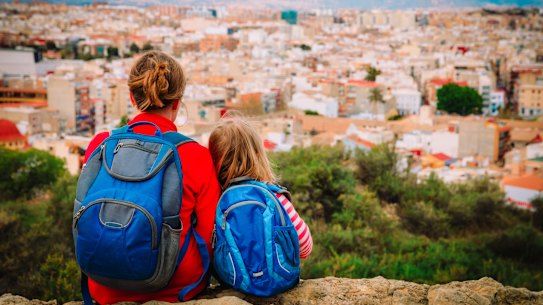 The current gap between generations is narrower than the record reached in 2019.