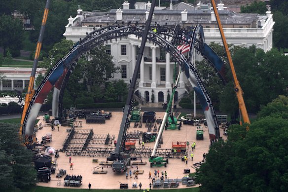 A temporary arena for the UFC fight is being erected on the South Lawn of the White House.