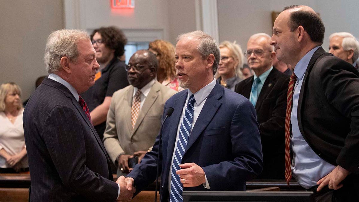 Defense attorney Dick Harpootlian and prosecutor Creighton Waters shaking hands at Colleton County Courthouse