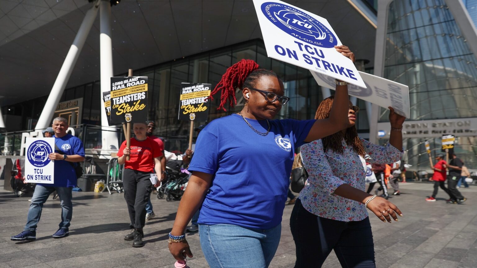 Unions that paralyzed New York commute over pay spent millions on luxury travel, filings show Unions that paralyzed New York commute over pay spent millions on luxury travel, filings show