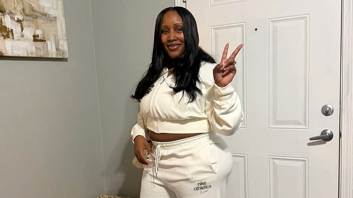 Breu’hna Hall, mother killed in Arkansas hit-and-run crash, posing for photo
