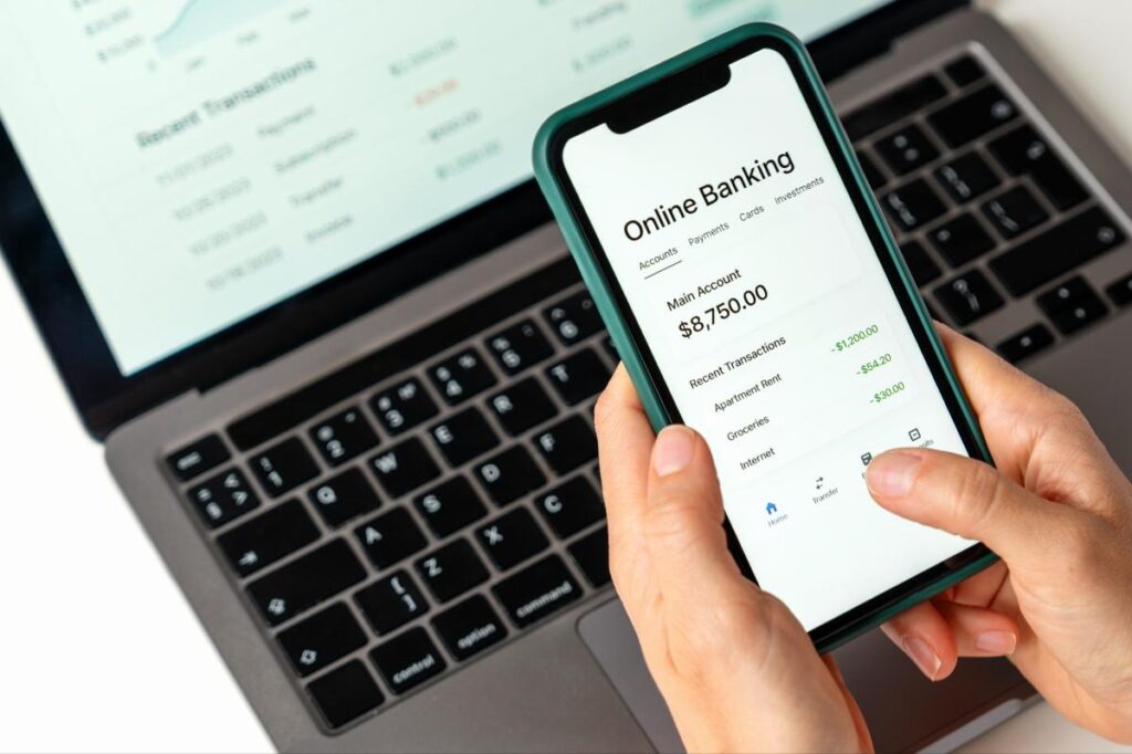 Banking habits stay rooted as Americans overlook better options: survey