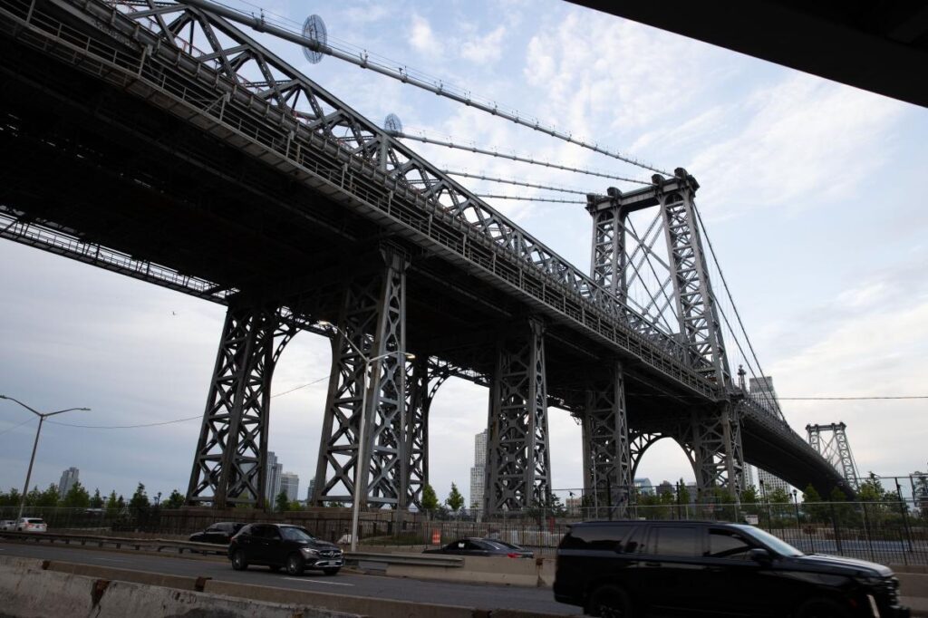 14-year-old killed, another teen critical after Williamsburg Bridge subway surfing stunt 14-year-old killed, another teen critical after Williamsburg Bridge subway surfing stunt