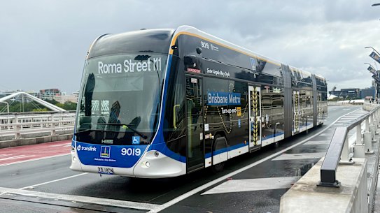 Brisbane public transport, Metro, bus, Victoria Bridge, generic