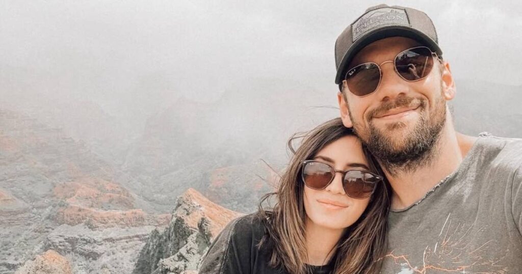 Beartooth Lead Singer Caleb Shomo’s Wife Releases Statement After Musician Comes Out as Gay Beartooth Lead Singer Caleb Shomo’s Wife Releases Statement After Musician Comes Out as Gay