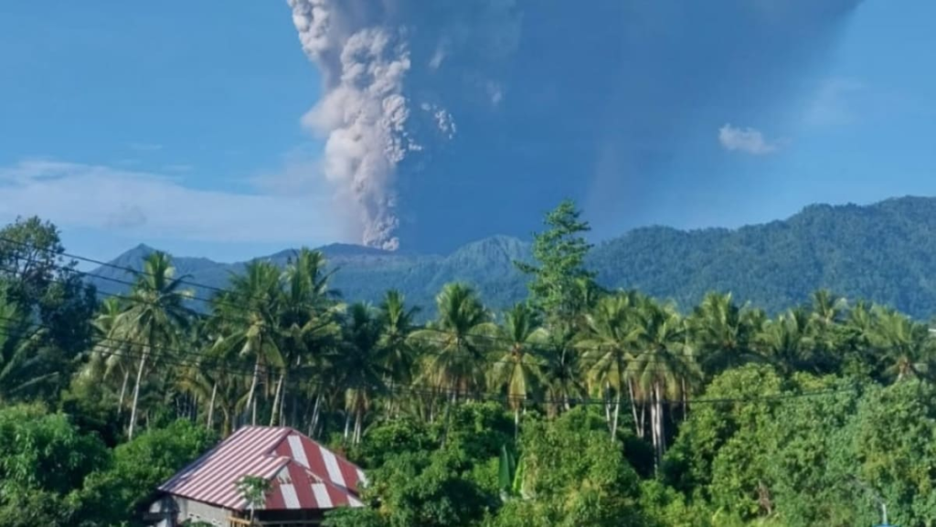 Two Singaporeans among three hikers reported dead after Indonesia’s Mount Dukono erupts Two Singaporeans among three hikers reported dead after Indonesia’s Mount Dukono erupts