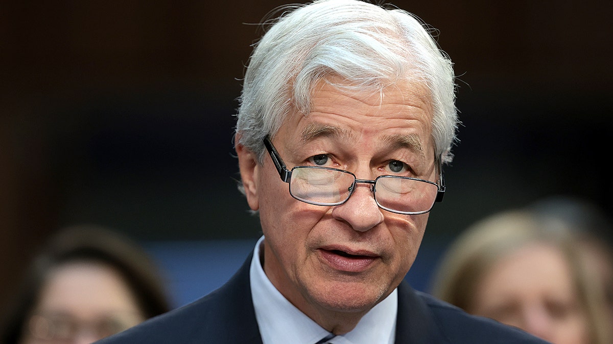 Jamie Dimon testifying at Senate Banking Committee hearing in Washington, D.C.