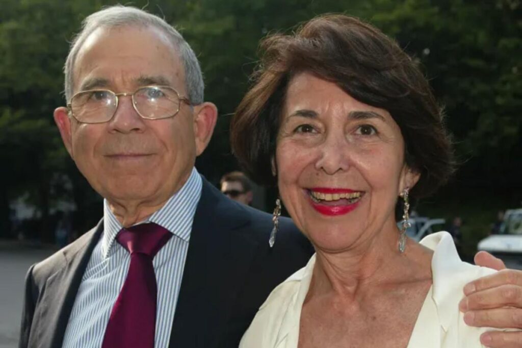 Donald Newhouse, billionaire newspaper mogul and heir to media empire, dead at 96 Donald Newhouse, billionaire newspaper mogul and heir to media empire, dead at 96