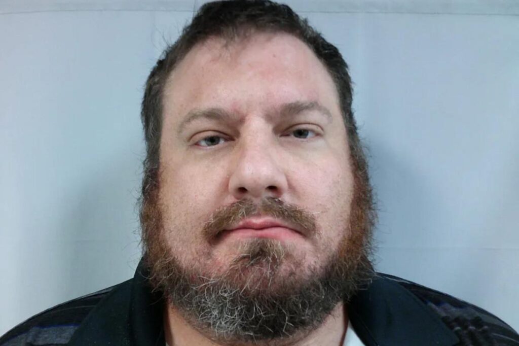 Man allegedly called 911 multiple times to report zombies, ghosts and a UFO, then claimed to be a cop Man allegedly called 911 multiple times to report zombies, ghosts and a UFO, then claimed to be a cop