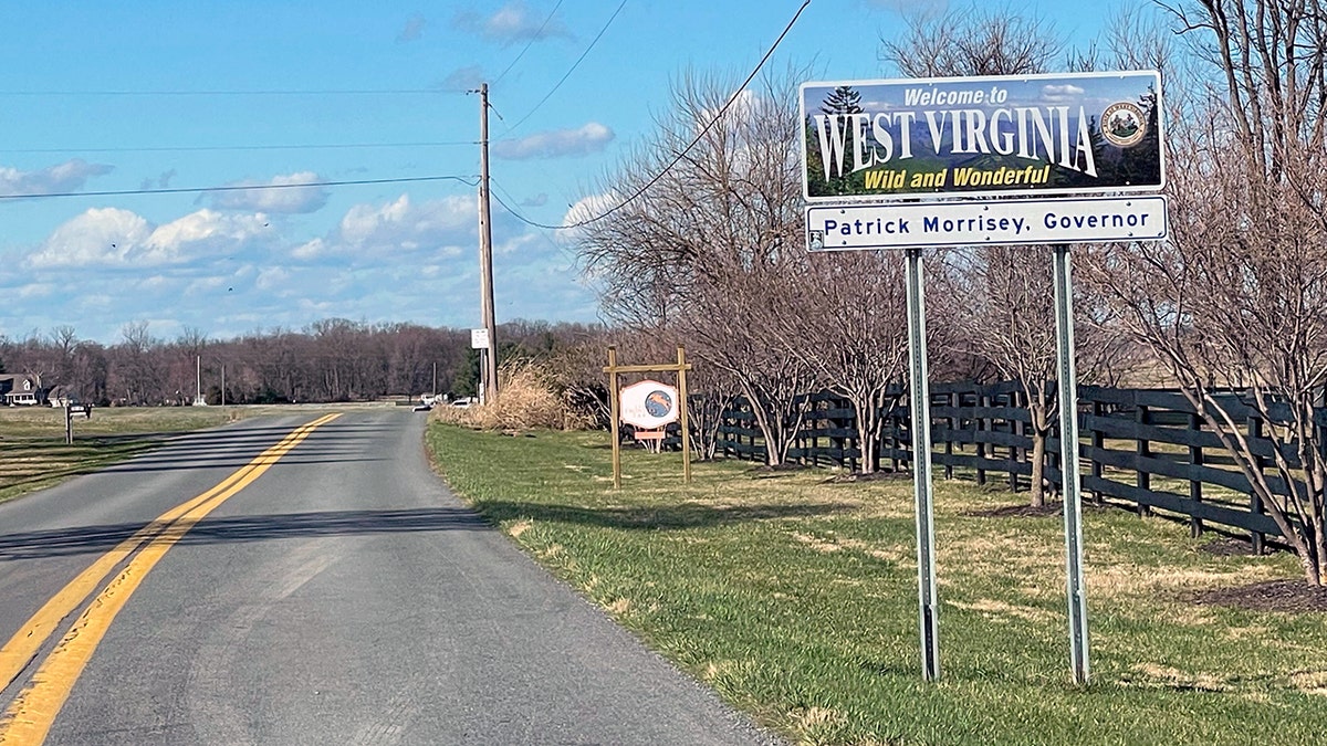 Country roads crossing the Virginia-West Virginia state line near Charles Town