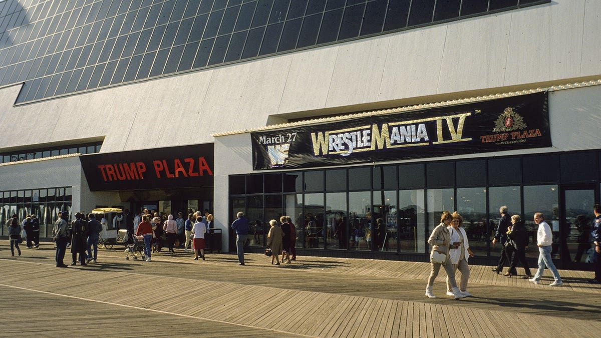Arena scene during WrestleMania IV at Boardwalk Hall in Atlantic City