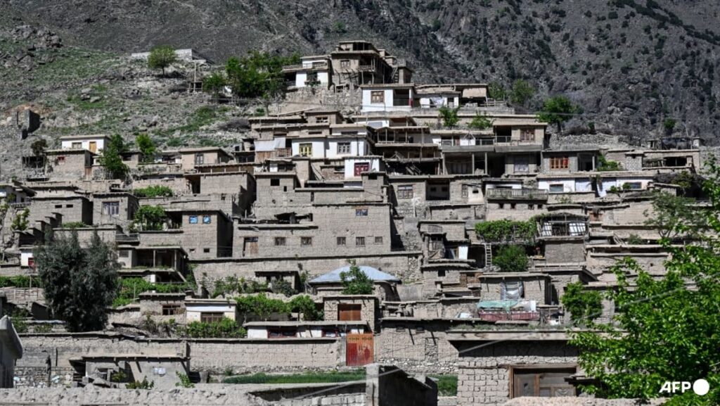 Pakistan carries out new deadly strikes on Afghanistan: Officials Pakistan carries out new deadly strikes on Afghanistan: Officials