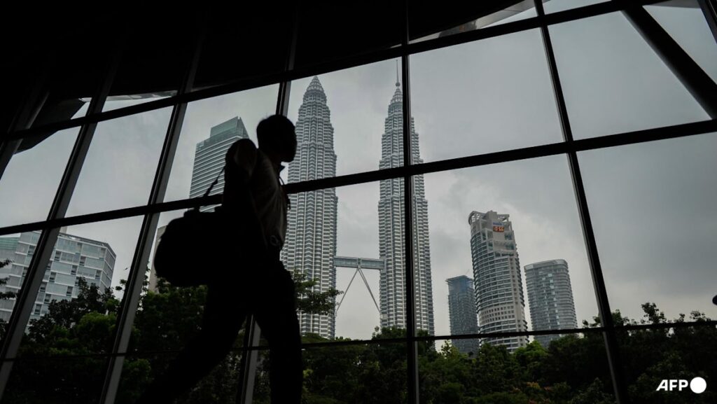 Malaysia’s wage growth lags behind GDP as ‘top firms are not scaling’ – what gives?