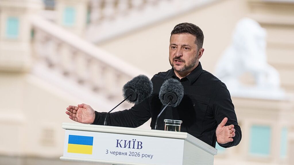 Ukraine and Russia trade strikes as Kyiv inches closer to EU Ukraine and Russia trade strikes as Kyiv inches closer to EU