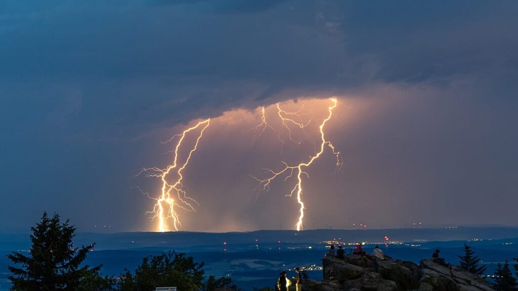 Lightning strikes injure 10 in southern Germany