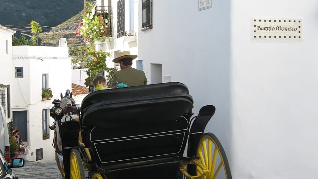 Seven injured after car mounts bar terrace in Malaga Seven injured after car mounts bar terrace in Malaga