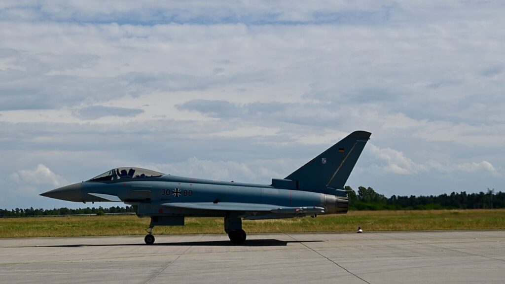Fighter jets, career advisers, cockpit tours: Bundeswehr at the ILA