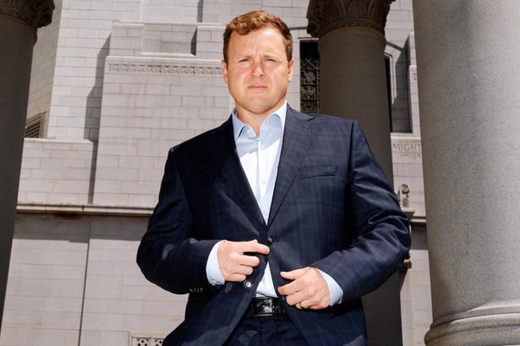 Spencer Pratt strikes bold pose in downtown Los Angeles with powerful one-word message to voters