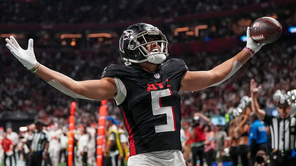 Drake London signs 1M deal with Falcons, becoming third highest-paid receiver in NFL: reports Drake London signs 1M deal with Falcons, becoming third highest-paid receiver in NFL: reports