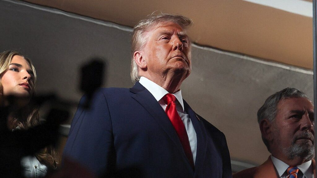 Trump draws much different reaction at NBA Finals than he did at CFP national title game Trump draws much different reaction at NBA Finals than he did at CFP national title game