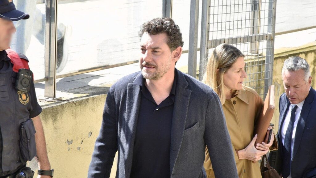 Son of Mango fashion billionaire heard tearfully telling 911 operator his father had ‘fallen down a ravine’ Son of Mango fashion billionaire heard tearfully telling 911 operator his father had ‘fallen down a ravine’