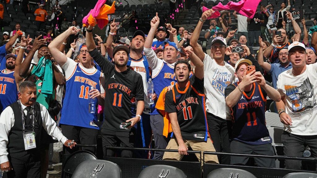 NYPD deploying 10,000 officers for historic Knicks championship parade NYPD deploying 10,000 officers for historic Knicks championship parade