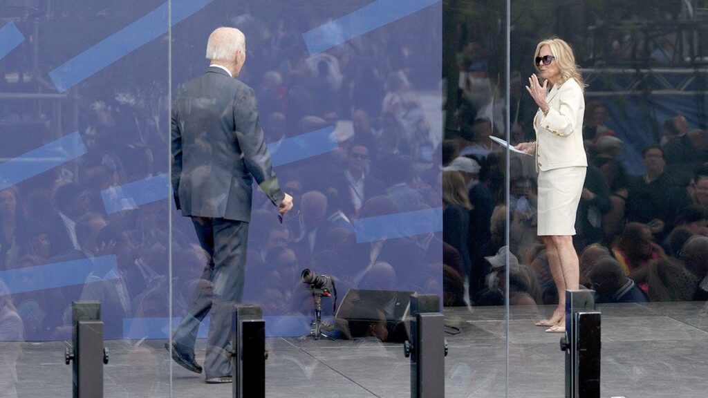 WATCH: Would-be second-term President Biden left searching for family on stage after Obama Center opening