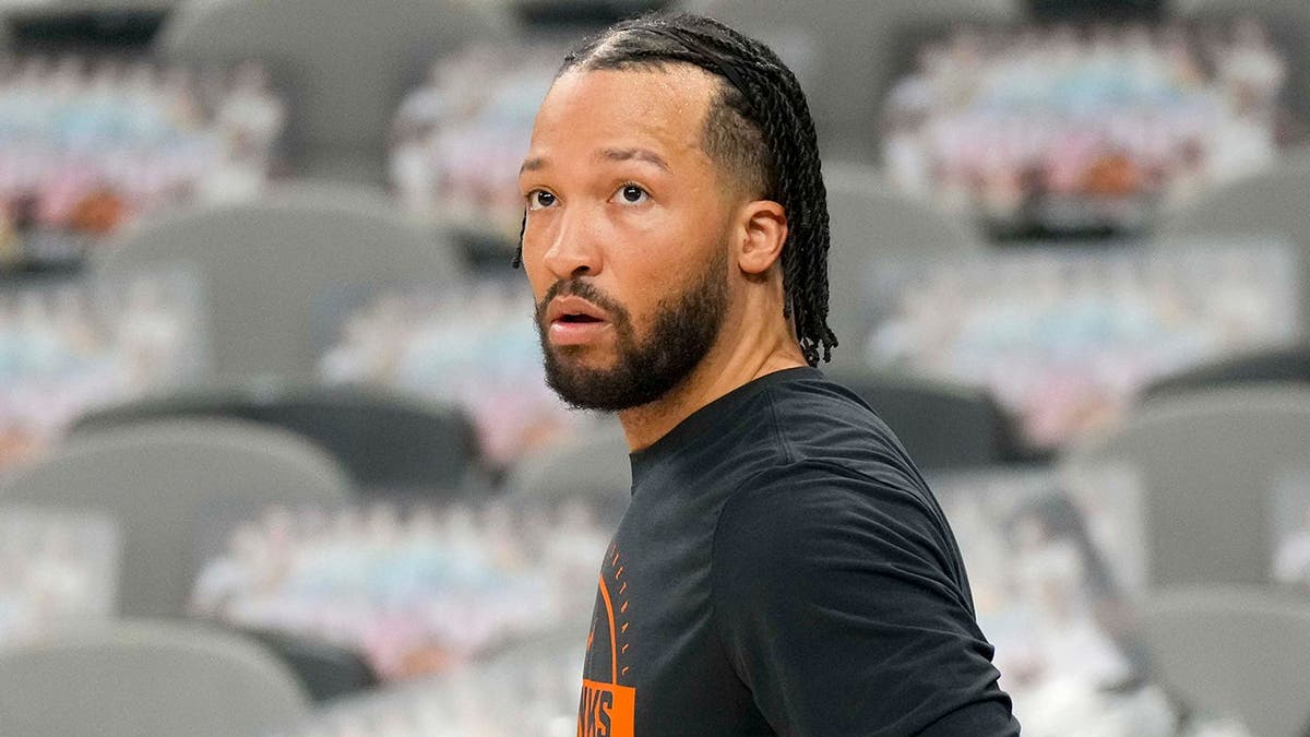New York Knicks guard Jalen Brunson warming up on basketball court.